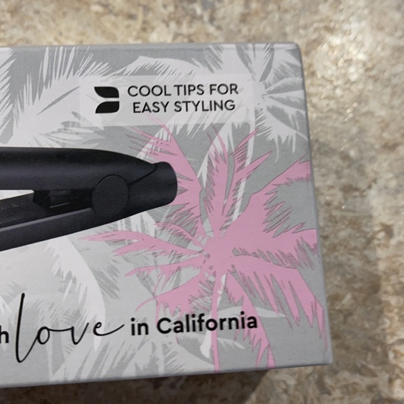 Adagio not so mini ceramic Flat Iron - Picture 2 of 7